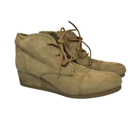 Cat & Jack Girls Faux Suede Beige Lace Up Side Zip Wedge Ankle Boots Size 4 - Picture 1 of 10
